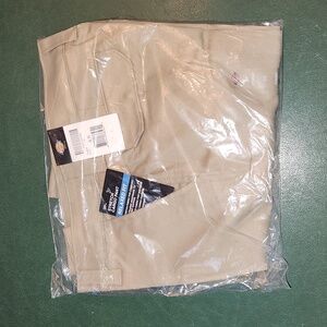 NWT Dickies Stretch Relaxed Fit Cargo Pants